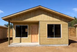 Casa Prefabricada 42 m² con Techo 2 Aguas — Fachada y vista exterior