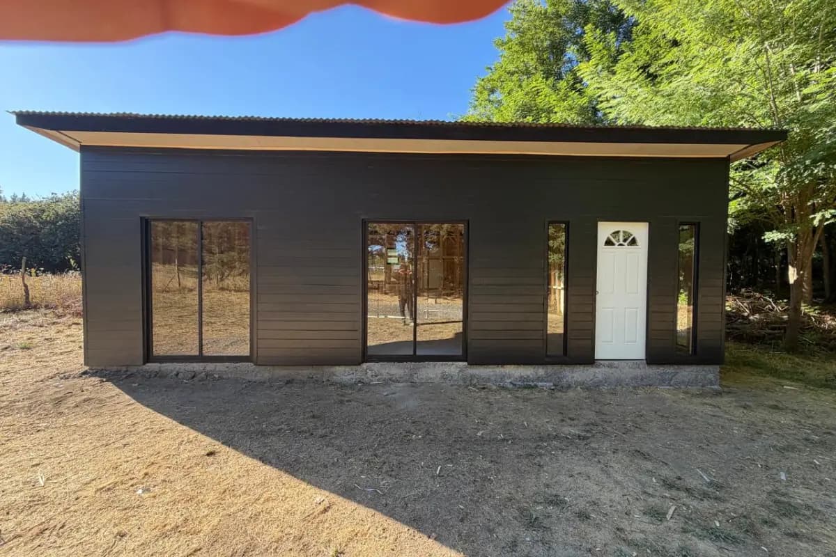 Instalación de paneles en terreno nivelado